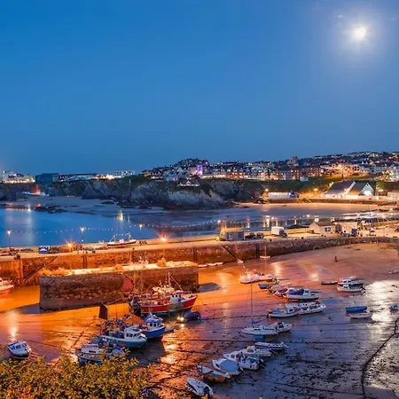 7 Cliff Edge * New Quay